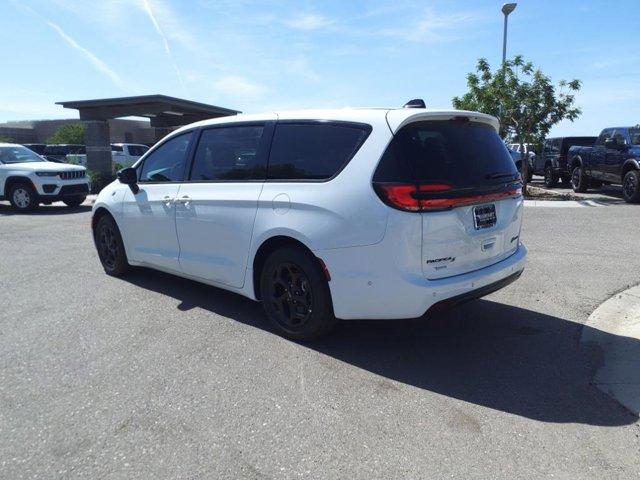 new 2024 Chrysler Pacifica car, priced at $44,063