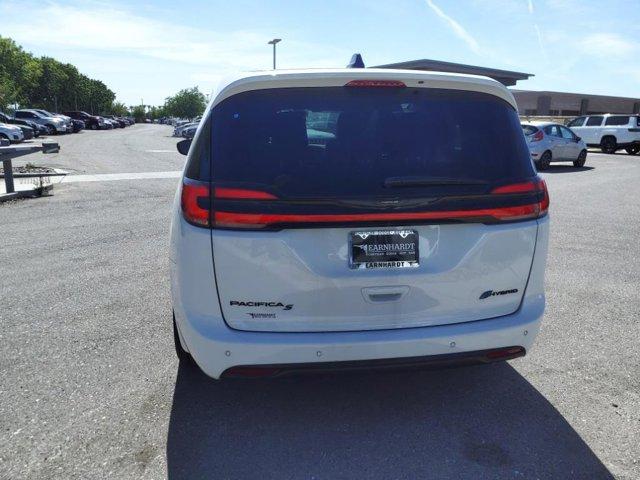 new 2024 Chrysler Pacifica car, priced at $44,063