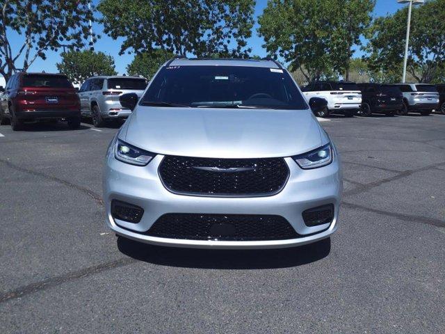 new 2024 Chrysler Pacifica car, priced at $44,623