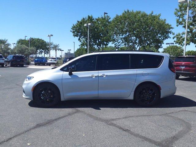 new 2024 Chrysler Pacifica car, priced at $44,623