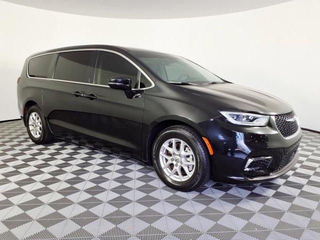 used 2022 Chrysler Pacifica car, priced at $24,301