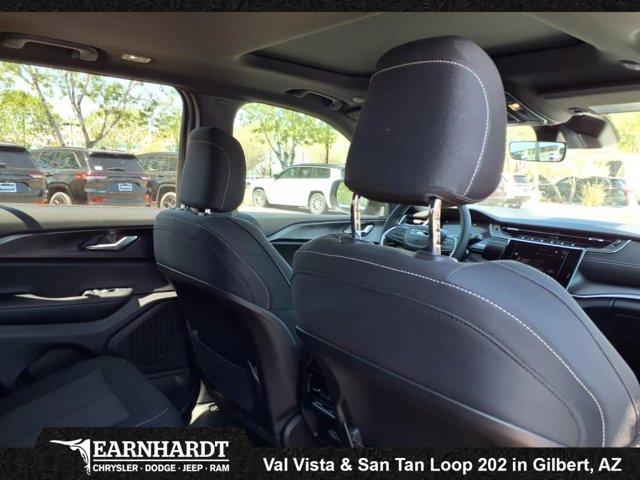 new 2025 Jeep Grand Cherokee car, priced at $33,527
