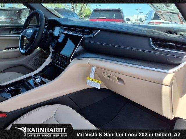 new 2025 Jeep Grand Cherokee car, priced at $40,932
