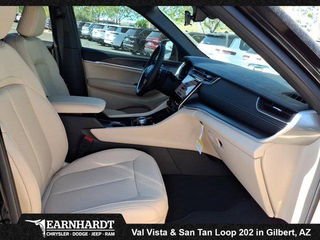 new 2025 Jeep Grand Cherokee car, priced at $41,932