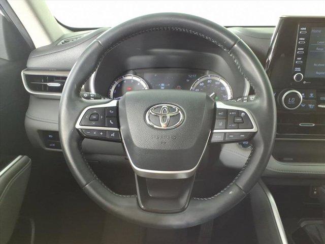 used 2022 Toyota Highlander car, priced at $29,999