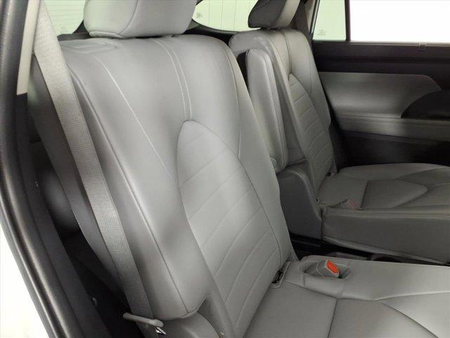 used 2022 Toyota Highlander car, priced at $29,999