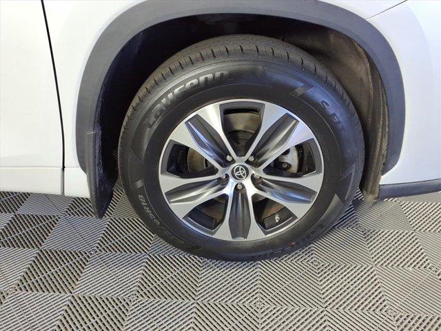 used 2022 Toyota Highlander car, priced at $29,999