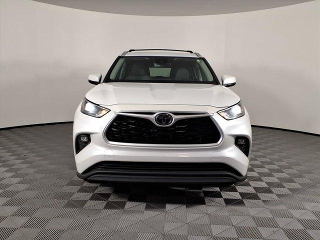 used 2022 Toyota Highlander car, priced at $29,999