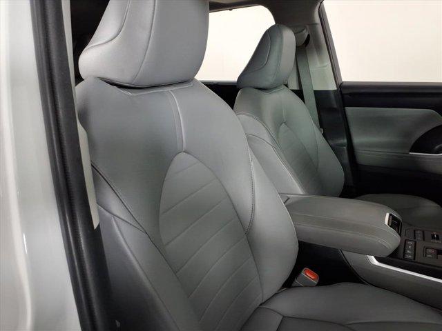 used 2022 Toyota Highlander car, priced at $29,999