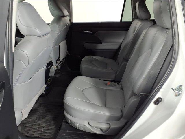 used 2022 Toyota Highlander car, priced at $29,999