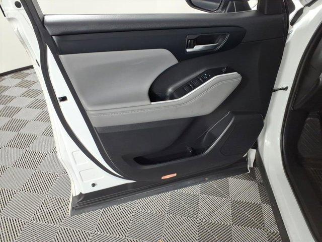 used 2022 Toyota Highlander car, priced at $29,999