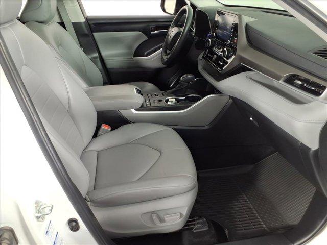 used 2022 Toyota Highlander car, priced at $29,999
