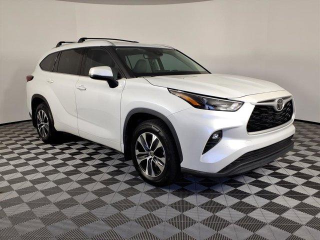 used 2022 Toyota Highlander car, priced at $29,999