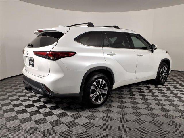 used 2022 Toyota Highlander car, priced at $29,999