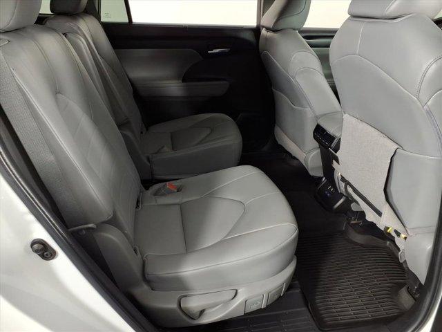 used 2022 Toyota Highlander car, priced at $29,999