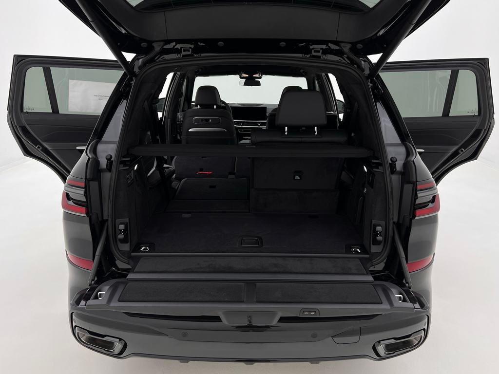 new 2026 BMW X7 car, priced at $100,930