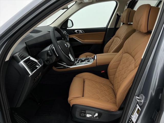 new 2025 BMW X7 car, priced at $89,625