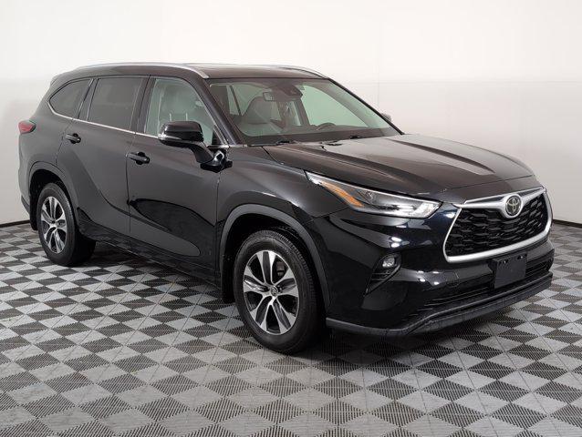 used 2021 Toyota Highlander car, priced at $29,997