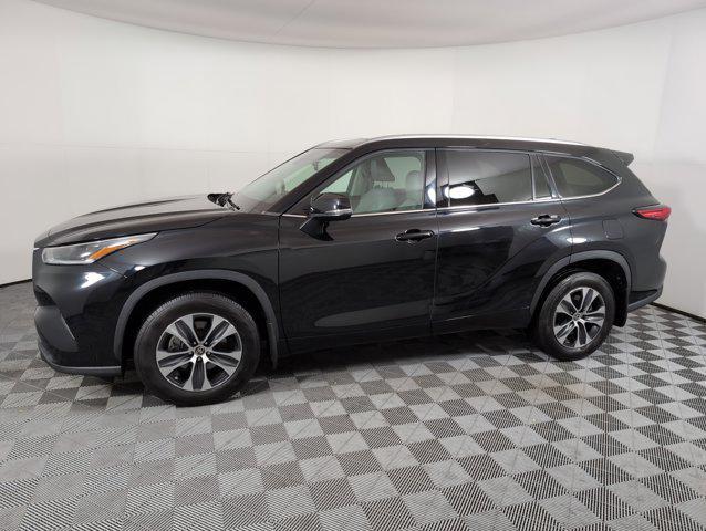used 2021 Toyota Highlander car, priced at $29,997