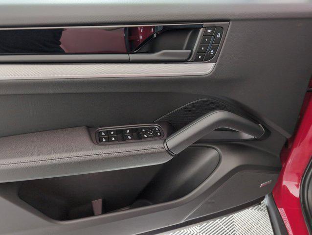 new 2025 Porsche Cayenne car, priced at $105,985