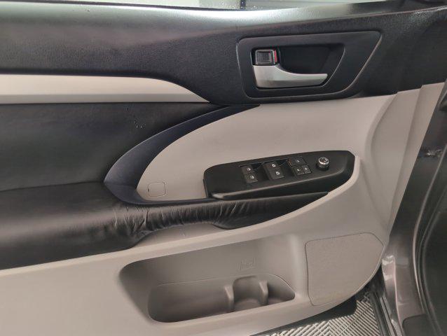 used 2015 Toyota Highlander car, priced at $18,499