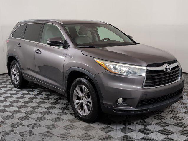 used 2015 Toyota Highlander car, priced at $18,499