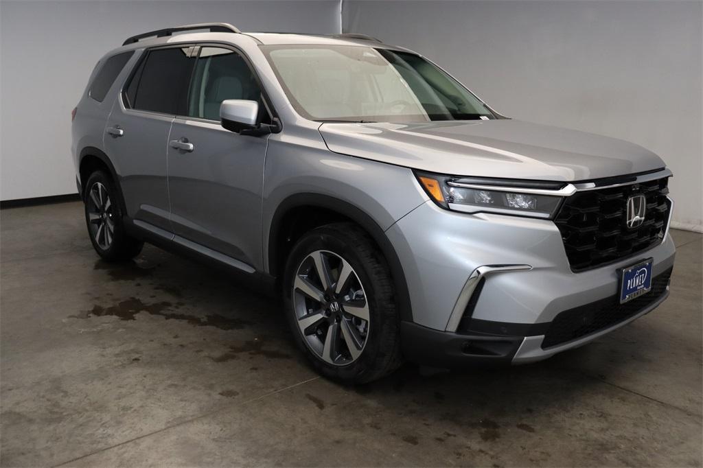 new 2025 Honda Pilot car, priced at $53,280