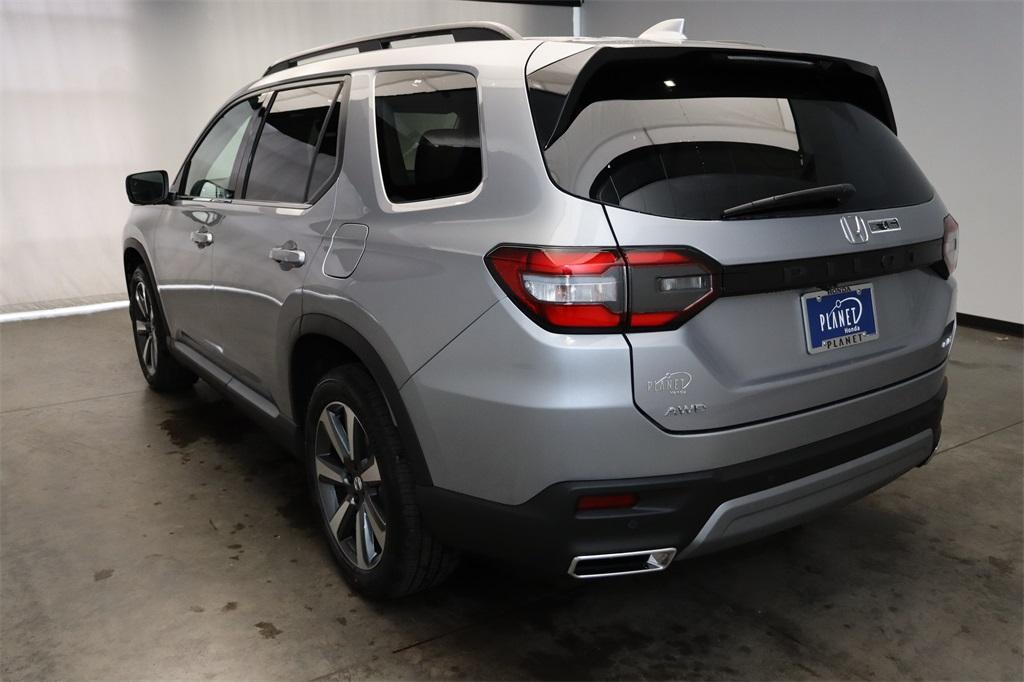 new 2025 Honda Pilot car, priced at $53,280