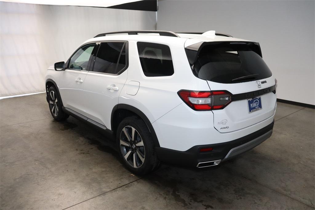 new 2025 Honda Pilot car, priced at $47,781