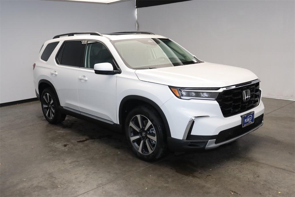 new 2025 Honda Pilot car, priced at $47,781