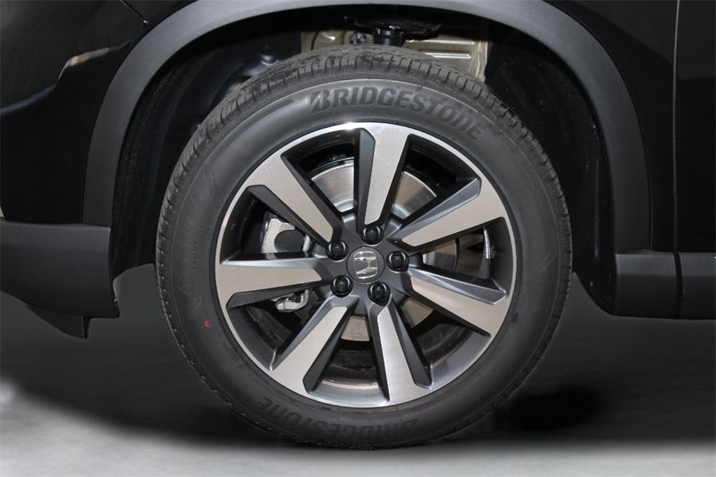 new 2025 Honda Pilot car, priced at $49,197