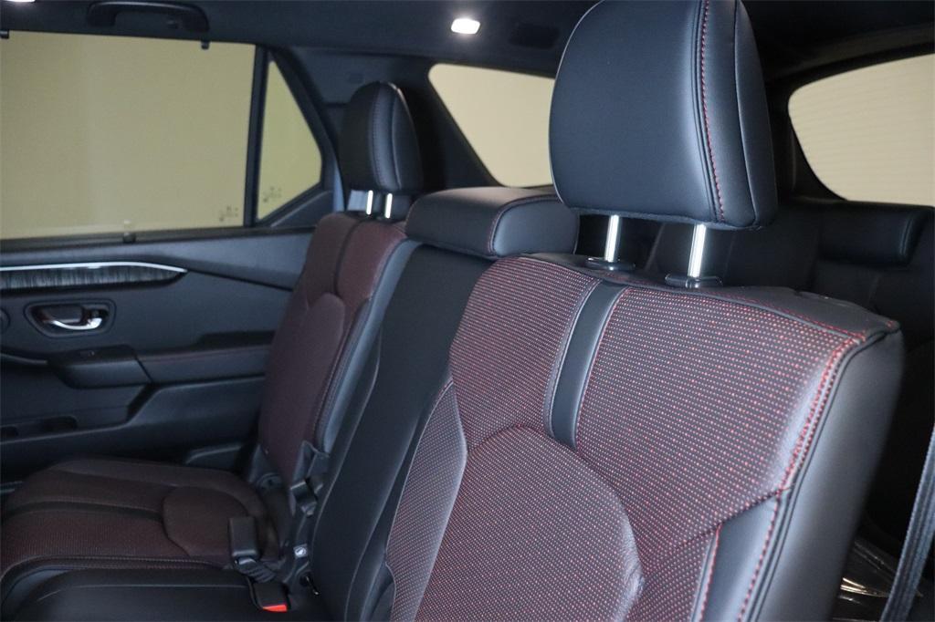 new 2025 Honda Pilot car, priced at $54,735
