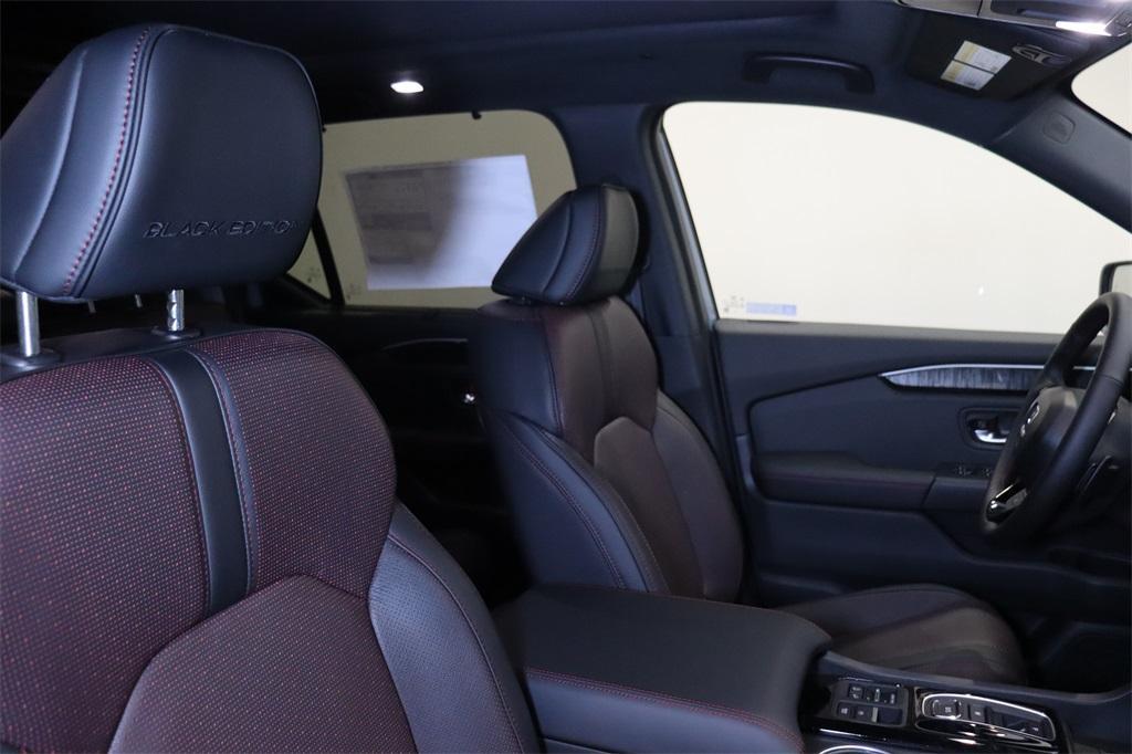 new 2025 Honda Pilot car, priced at $54,735