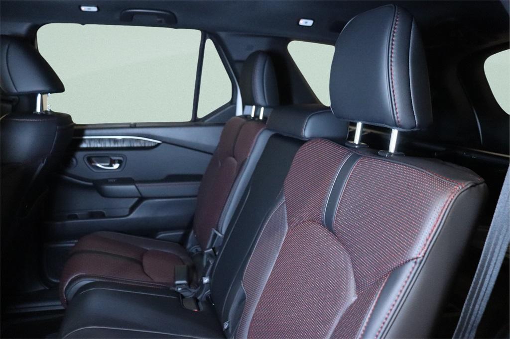 new 2025 Honda Pilot car, priced at $54,280