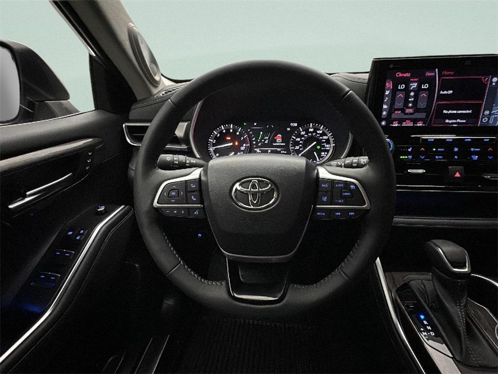 used 2022 Toyota Highlander car, priced at $44,500