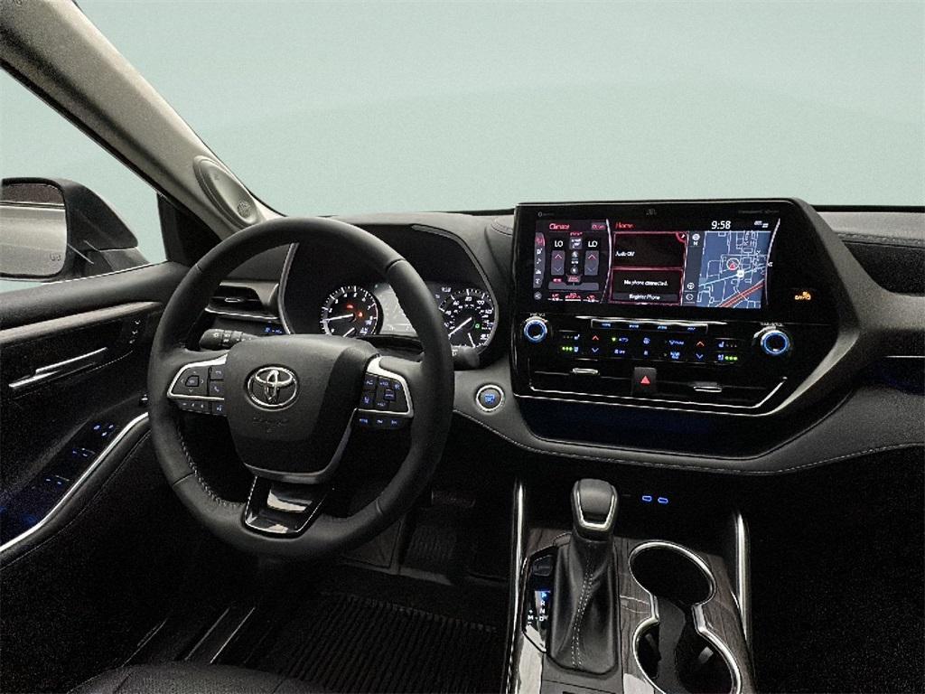 used 2022 Toyota Highlander car, priced at $44,500