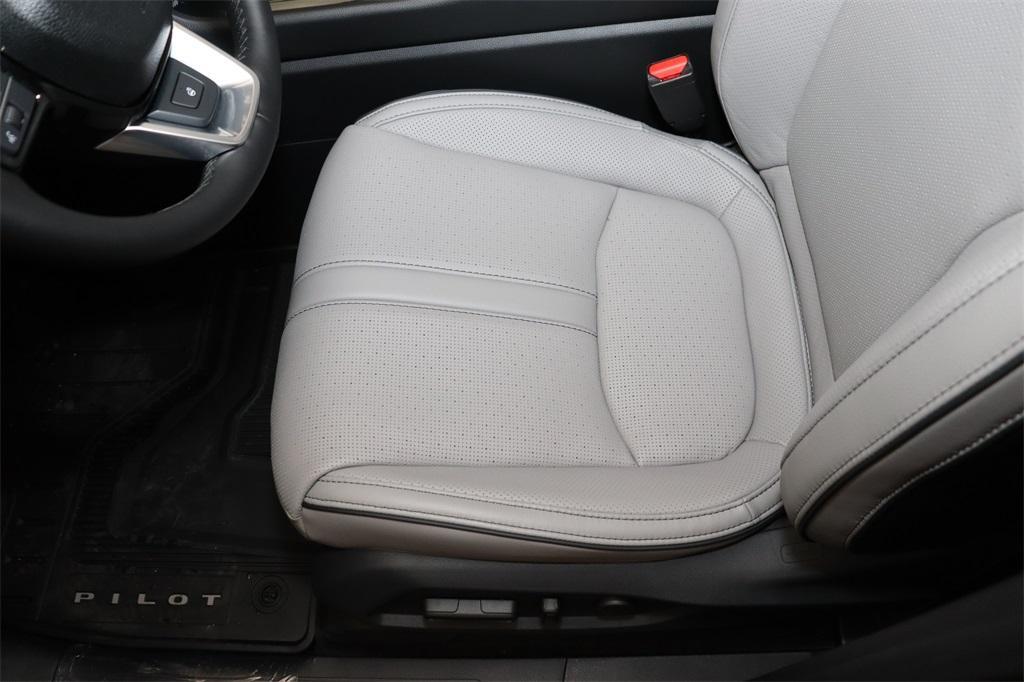 new 2025 Honda Pilot car, priced at $52,280