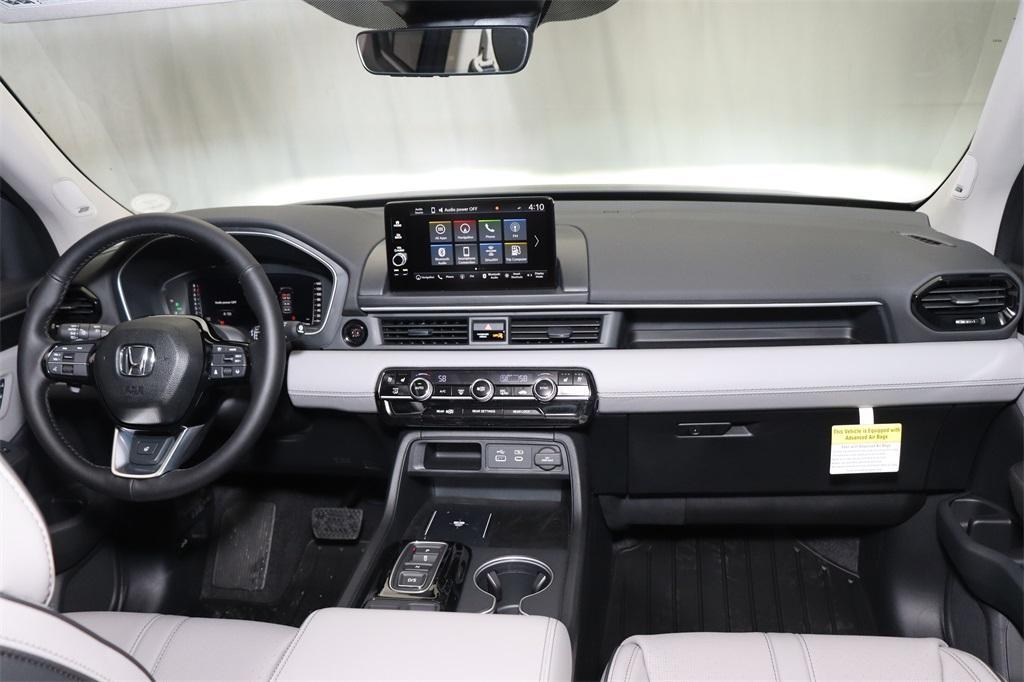 new 2025 Honda Pilot car, priced at $52,280