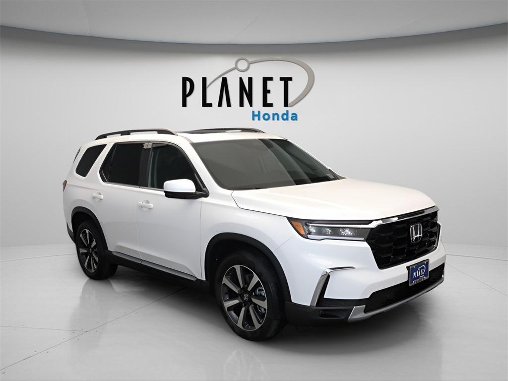 new 2025 Honda Pilot car, priced at $49,755