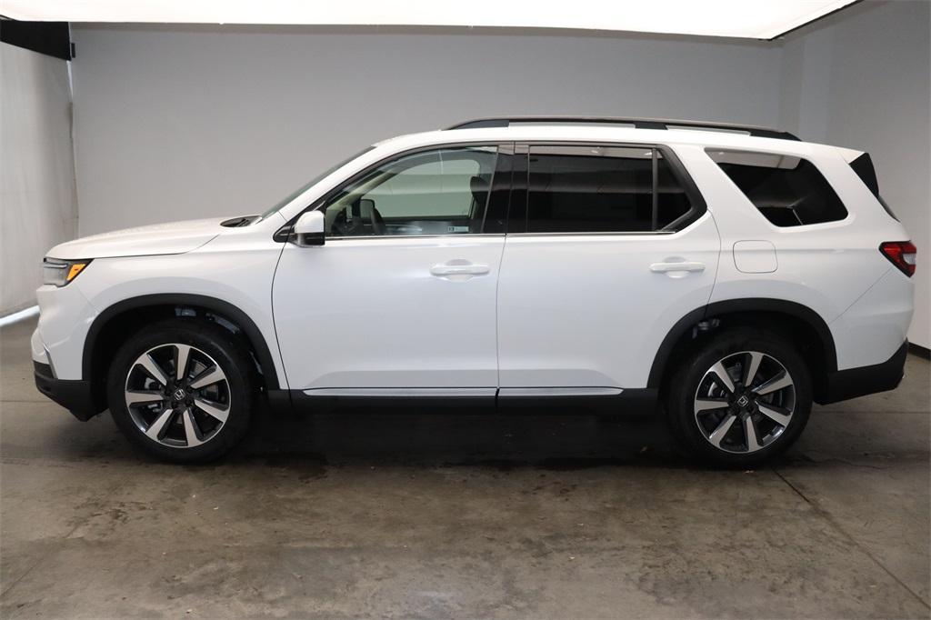 new 2025 Honda Pilot car, priced at $49,755