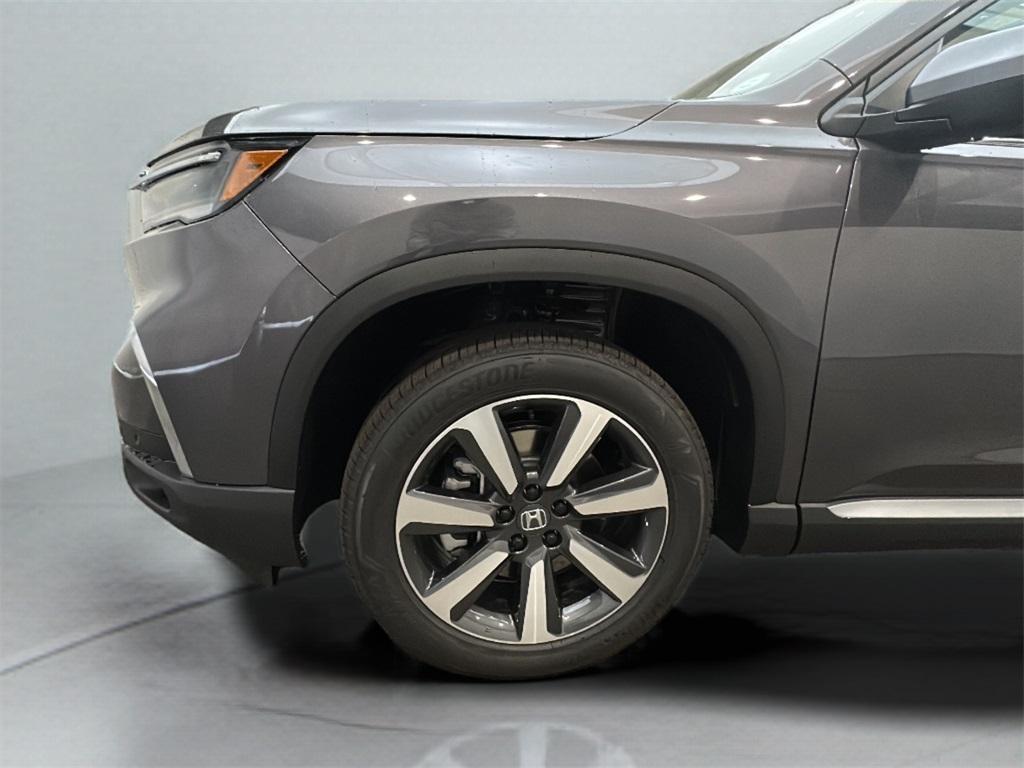 new 2025 Honda Pilot car, priced at $48,825