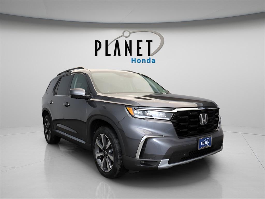 new 2025 Honda Pilot car, priced at $50,780