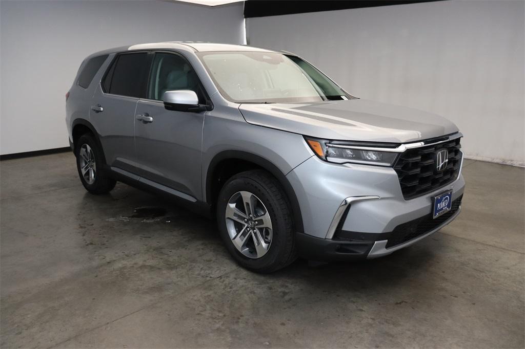 new 2025 Honda Pilot car, priced at $44,596