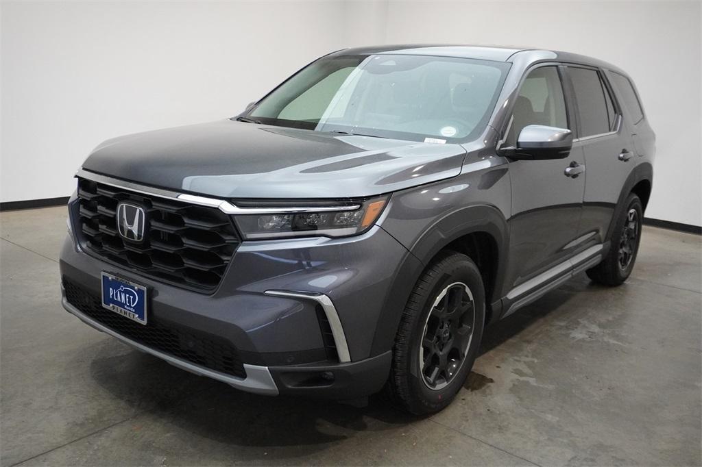 new 2025 Honda Pilot car, priced at $47,550
