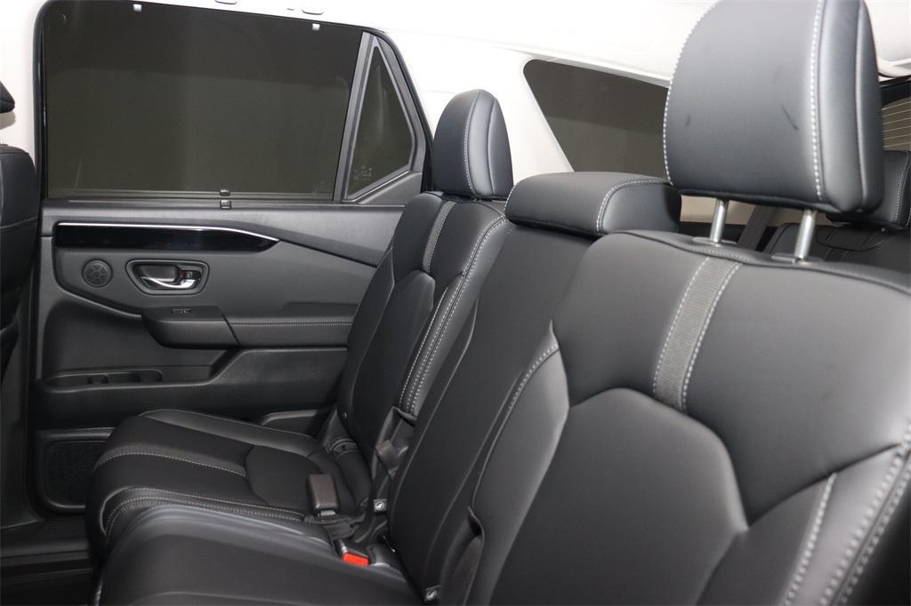 new 2025 Honda Pilot car, priced at $49,700