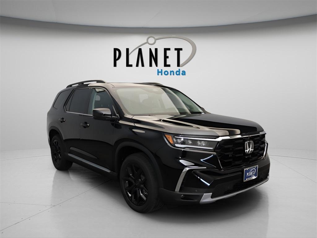 new 2025 Honda Pilot car, priced at $49,700