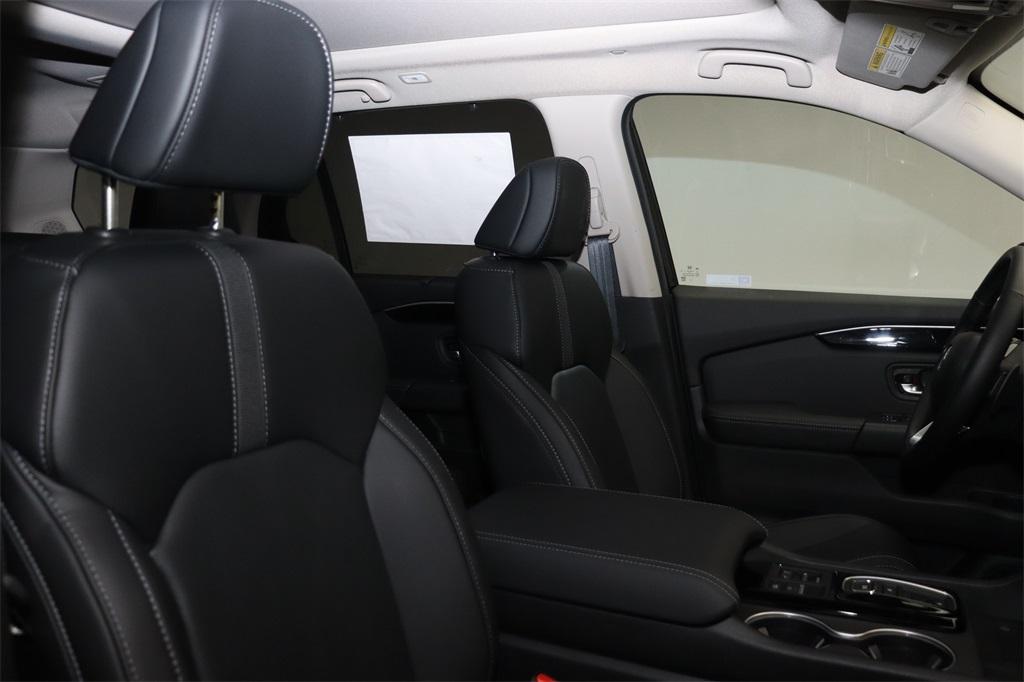new 2025 Honda Pilot car, priced at $49,700