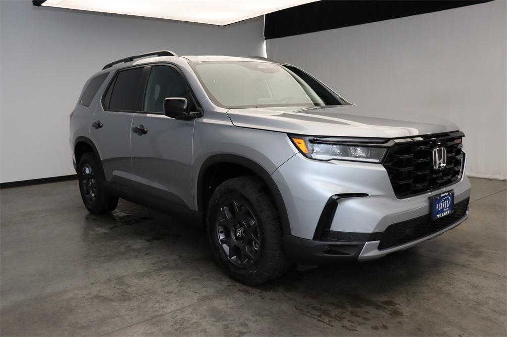 new 2025 Honda Pilot car, priced at $49,100