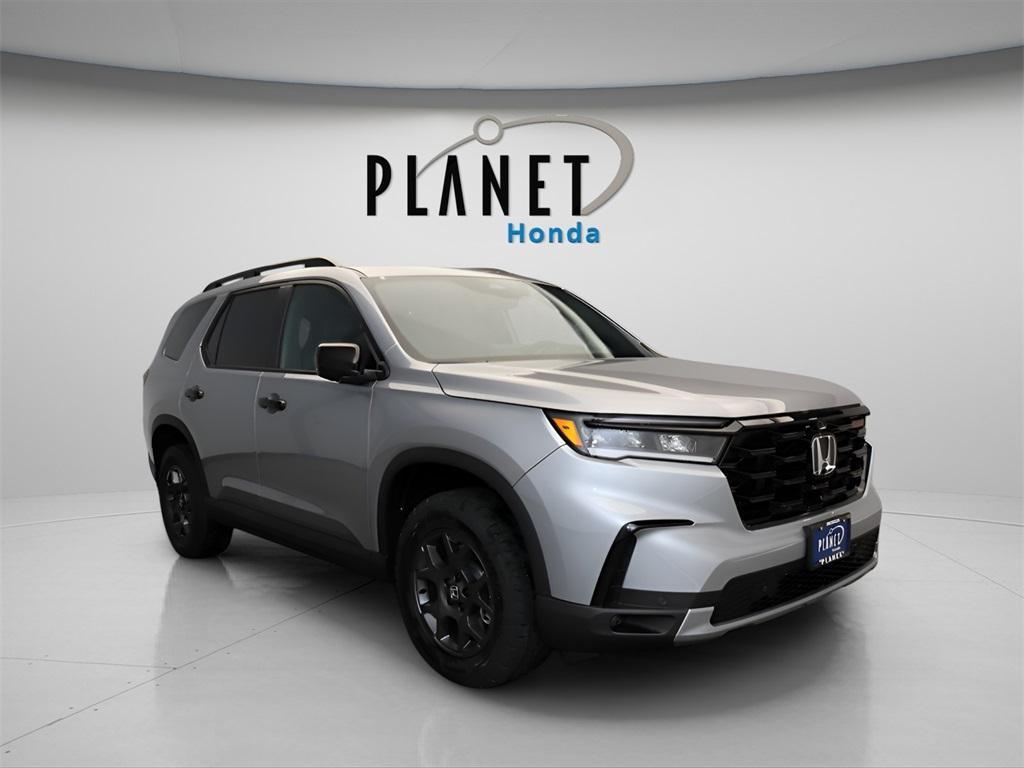 new 2025 Honda Pilot car, priced at $49,100