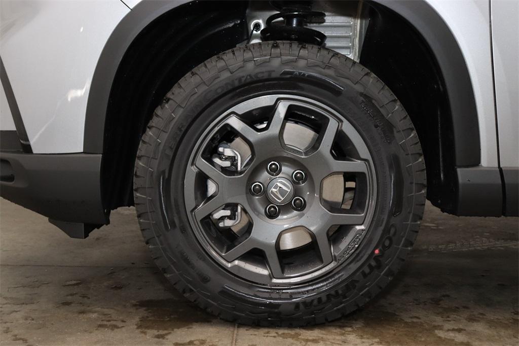 new 2025 Honda Pilot car, priced at $49,100